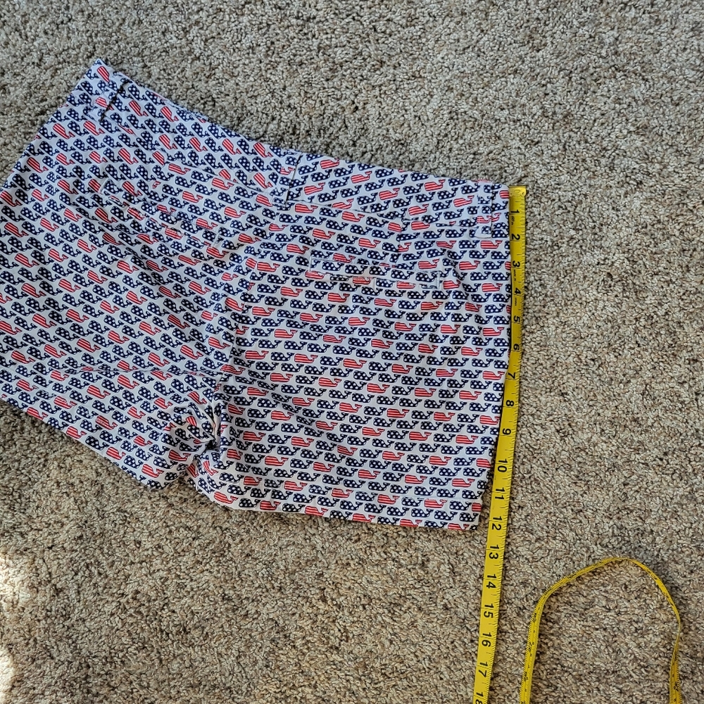 Vineyard Vines flag 🐋 print shorts 4 - Picture 5 of 7